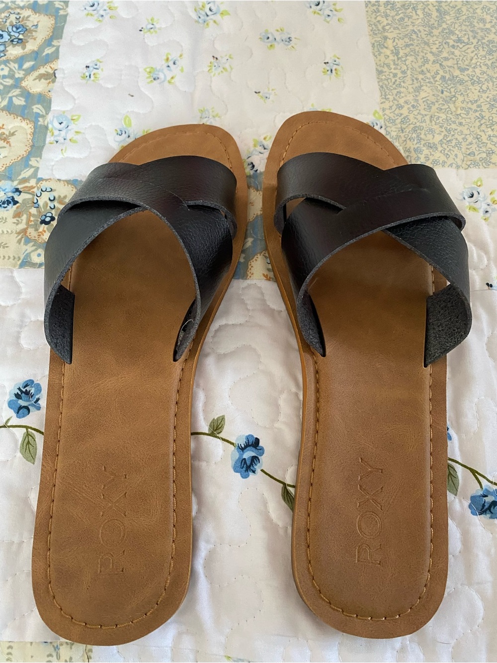 Roxy Brown Footbed Sandals with Black Cross Straps